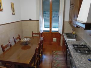 A kitchen or kitchenette at Piccolo Poggio Apartments