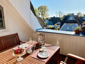 a table on a balcony with a tableablish at Wellness-Residenz Wohnung 19 in Zingst