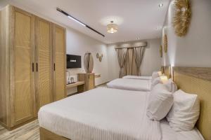 A bed or beds in a room at Beyond Pyramids View