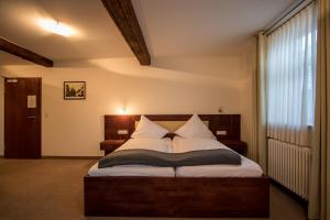 Postel nebo postele na pokoji v ubytování Pörtnerhof Seßlach