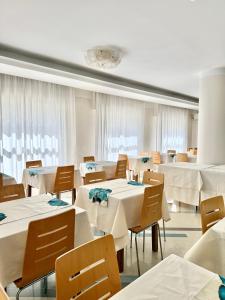 Posezení v ubytování Hotel B&B Nizza Riccione + 13 fotografií