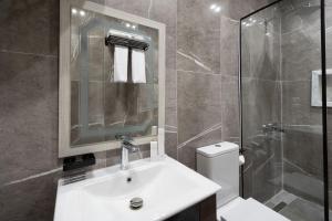 A bathroom at Beyond Pyramids View