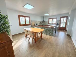 A kitchen or kitchenette at Villa Lucía - Benalmádena Costa
