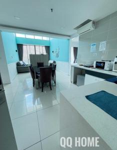 a kitchen and living room with a table and chairs at Nice Seaview Water Front Apartment 3R3B 超舒适海景房间-3房3卫 in Port Dickson
