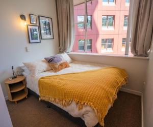 Ένα ή περισσότερα κρεβάτια σε δωμάτιο στο Central, Convenient 2BR Apartment on The Terrace