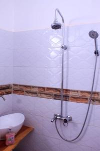 Koupelna v ubytování White Guest House -Kakiri + 31 fotografií