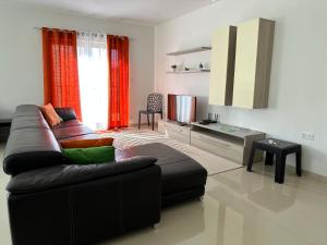 Setusvæði á Cozy, Spacious 3 Bedroom Maisonette, 6 to 9 ppl, 1 min walk from Seafront