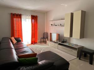 Setusvæði á Cozy, Spacious 3 Bedroom Maisonette, 6 to 9 ppl, 1 min walk from Seafront