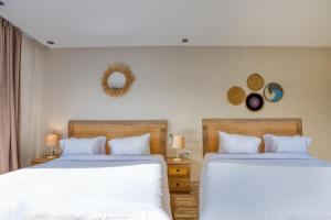 A bed or beds in a room at Beyond Pyramids View