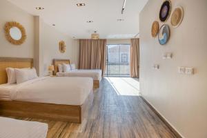 A bed or beds in a room at Beyond Pyramids View