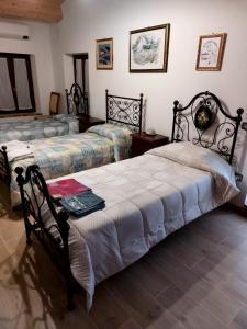 a bedroom with two beds and a table in it at Appartamento turistico Carboni 2 in Penna San Giovanni +40 photos