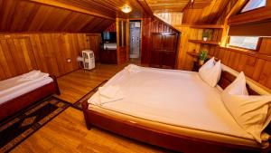 Postel nebo postele na pokoji v ubytování Transylvania Hills