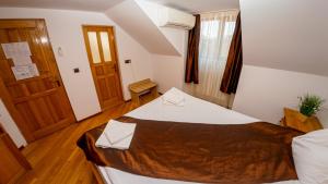 Postel nebo postele na pokoji v ubytování Transylvania Hills