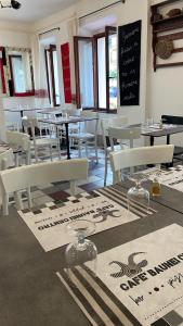 Restaurace v ubytování Drommire In Plassa E Clesia
