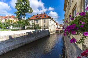 Photo de la galerie de l'établissement Pytloun Kampa Garden Hotel Prague, à Prague