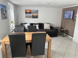 TV a/nebo společenská místnost v ubytování Ferienwohnung Neuhaus auf Norderney