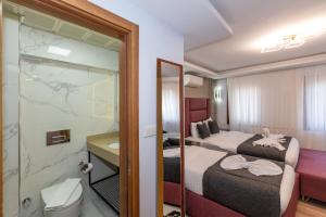 Koupelna v ubytování T-Square Residence + 37 fotografií