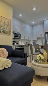 a living room with a couch and a kitchen at Bright Luxurious 2 Bedroom Apartment in Toronto