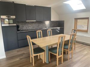 Kuchyň nebo kuchyňský kout v ubytování Entire fully equipped apartment