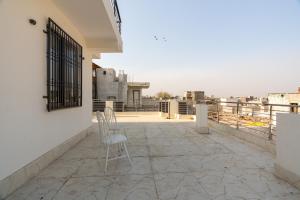 a balcony with chairs and a view of the city at Homlee-Value 1 BR-Central Delhi-terrace-view-lift in New Delhi