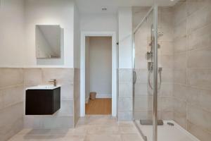 Finest Retreats - Tree View tesisinde bir banyo +21 fotoğraf