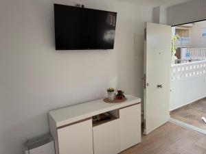 Televízia a/alebo spoločenská miestnosť v ubytovaní Casa Aigua Blanca Oliva + 24 fotografií