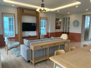 TV a/nebo společenská místnost v ubytování DREAM HOUSE 2 NovaWorld Phan Thiết + 7 fotografií