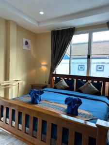 Postel nebo postele na pokoji v ubytování BT hotel Kata Beach