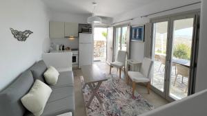 Kuchyň nebo kuchyňský kout v ubytování Psarou Summer Villas