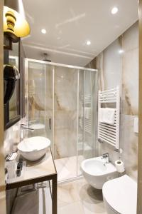 a bathroom with two sinks and a shower at Hotel Arlecchino in Venice