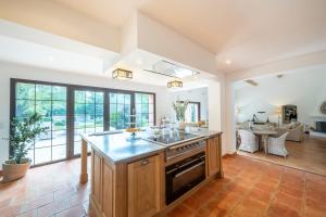 Η κουζίνα ή μικρή κουζίνα στο Luxury Villa near Fayence +30 φωτογραφίες