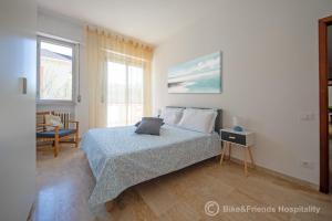 a bedroom with a bed and a table and a window at Living Dante 41 in Pesaro