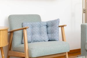 Posezení v ubytování Cozy Central Duplex Garden & Family Comfort