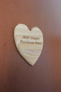 Φωτογραφία από το άλμπουμ του Agli Chalet Bosco- parcheggio e colonnina ricarica auto elettrica con supplemento σε Domodossola