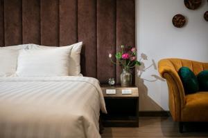 Giường trong phòng chung tại Bloom in Hanoi - The Residences