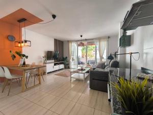 a living room with a couch and a table at RenTenerife Magec Swing & Sun Amarilla Golf in San Miguel de Abona