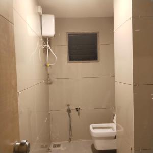 Un baño de Hotel Krishna Park