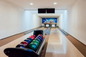 Biliár nebo kulečník v ubytování Hotel Boboty