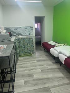 En eller flere senge i et værelse på La Maddalena House