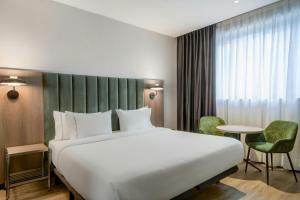 Postel nebo postele na pokoji v ubytování AC Hotel Madrid Feria by Marriott