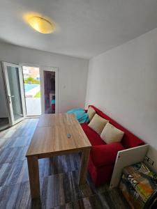 Posedenie v ubytovaní Chill Out Beach Apartments