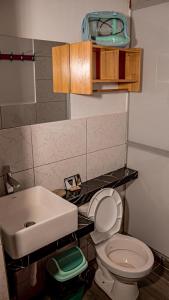 Koupelna v ubytování habitación y cocina solo para ti