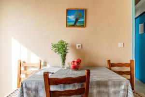 Φωτογραφία από το άλμπουμ του CozyCity2-Bedroom Apartment for3 by Alecos Studios σε Πόρος Κεφαλονιάς