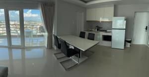 Kuchyň nebo kuchyňský kout v ubytování Pattaya Beach View Talay 6 by AEGEAN Suite Condo