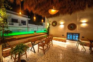 Bazén v ubytování Vega 43 Hostel nebo v jeho okolí