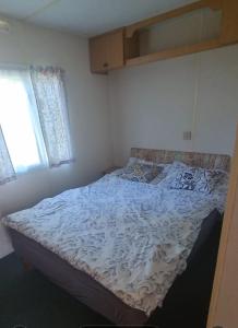 Joasia i Maciek BUNGALOWY客房内的一张或多张床位
