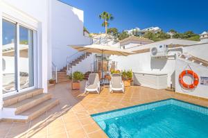 The swimming pool at or close to villa vistas al mar