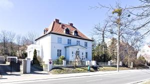 Το κτήριο όπου στεγάζεται  το ξενοδοχείο διαμερισμάτων