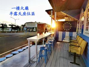Restaurace v ubytování 燈塔情人海景民宿