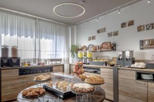 a bakery with many different types of bread on display at Best Western Hotel Residence Italia in Quartu SantʼElena